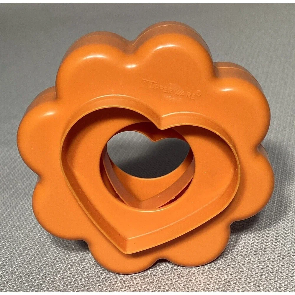 Vintage Tupperware Key Cookie Cutters Seals Lids Lot‎
